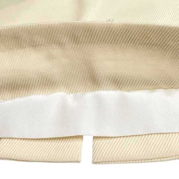 Valentino 𑁍 Chic Rose Lace Appliqué Ribbed Wool Pencil Skirt 𑁍 Cream 𑁍 4 - Picture 8 of 16